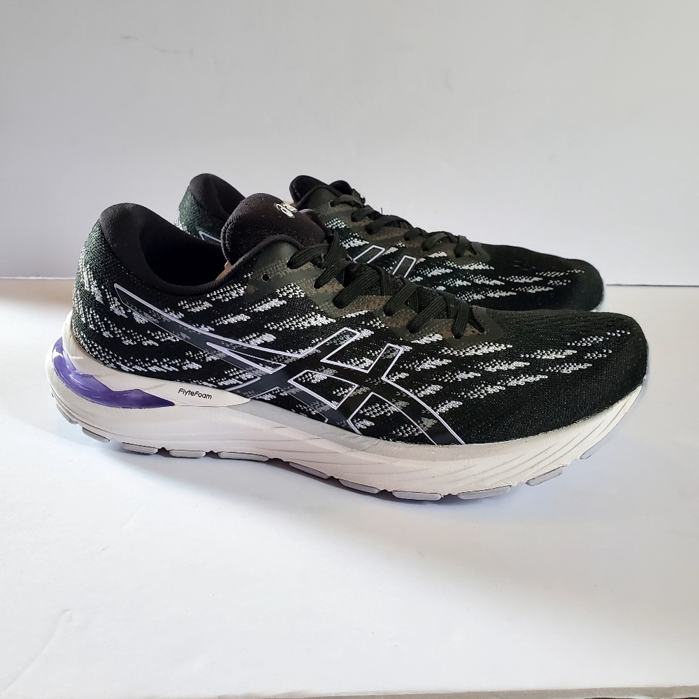 Asics Gel-Stratus Black and White Sneakers Men' Size 11